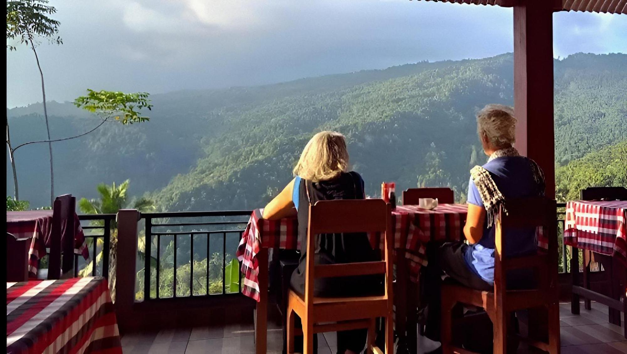Aris Homestay And Warung Made Munduk Eksteriør billede